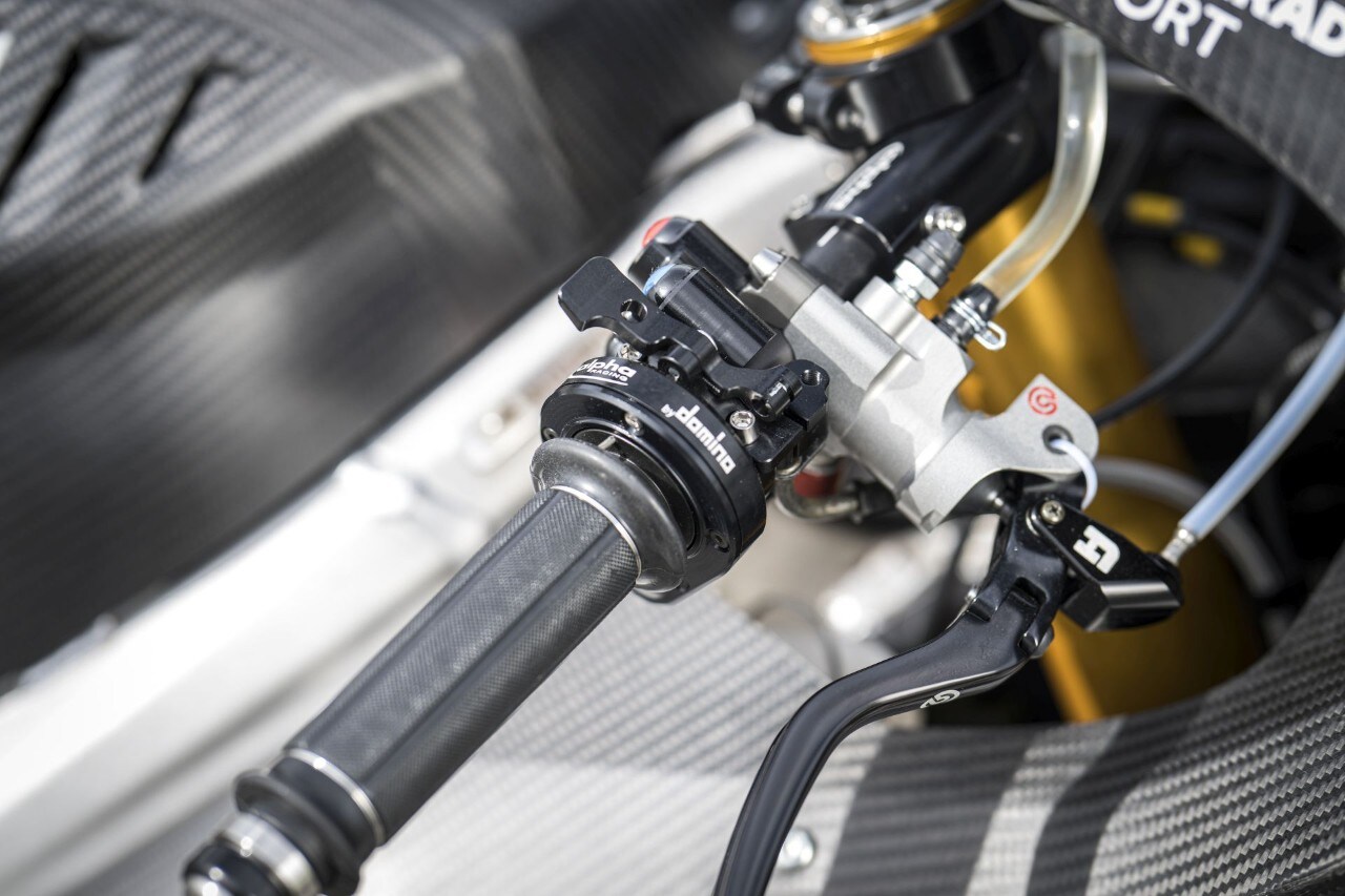 DueruoteTG #238 - Abbiamo guidato in pista la BMW che corre in SBK! 